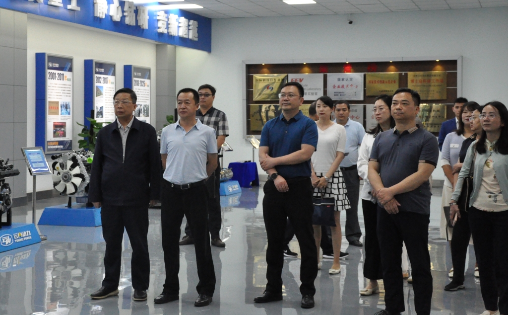 昆明市国资委党组书记王磊一行到云南千亿国际动力集团有限公司开展调研