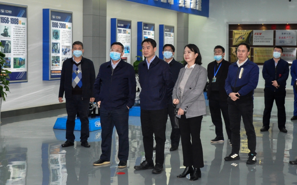 昆明市委常委杨东伟一行到云南千亿国际动力集团有限公司开展调研