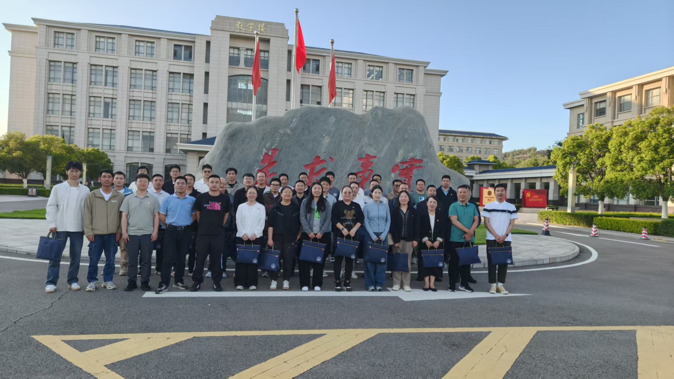 千亿国际动力举行2025年党员基本培训树模班